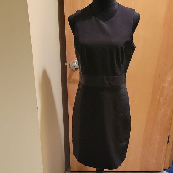 Theory Dresses & Skirts - Theory Black Faux Leather Trimmed Sleeveless Dress Sz 10